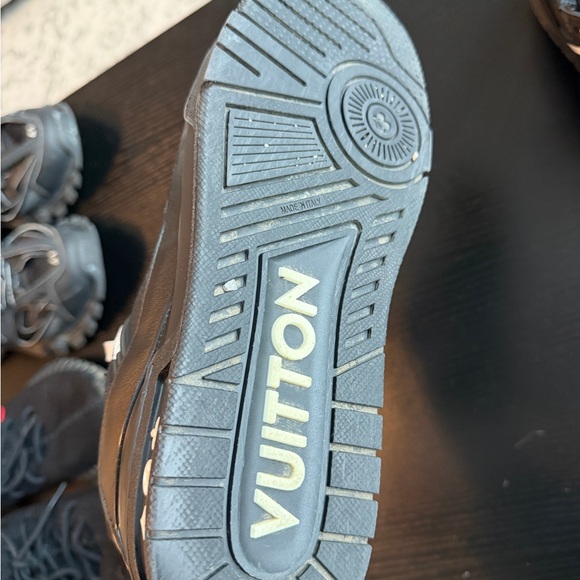 Louis Vuitton Black and White Men\'s Sneakers Trainer